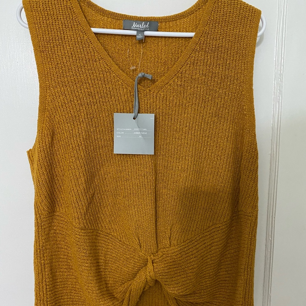Mustard sleeveless knitted sweater
